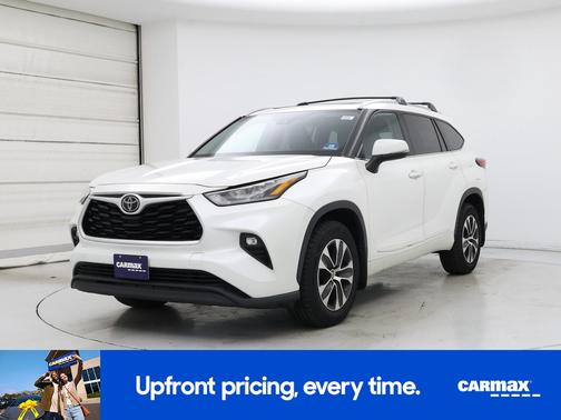 White 2020 Toyota Highlander XLE
