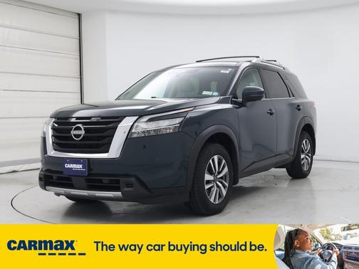2024 Nissan Pathfinder SL