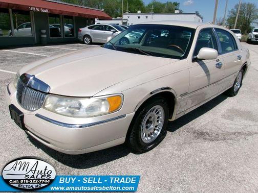 White Pearlescent Metallic 2000 Lincoln Town Car Cartier
