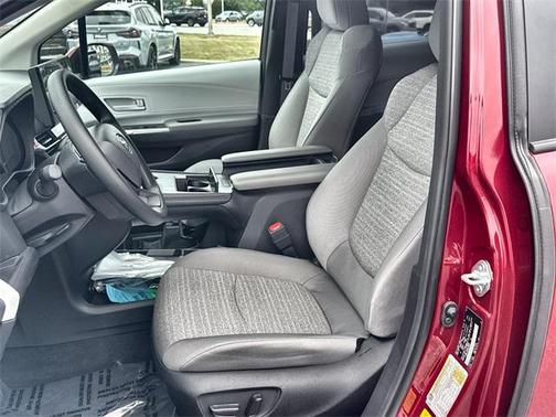 2025 Toyota Sienna LE