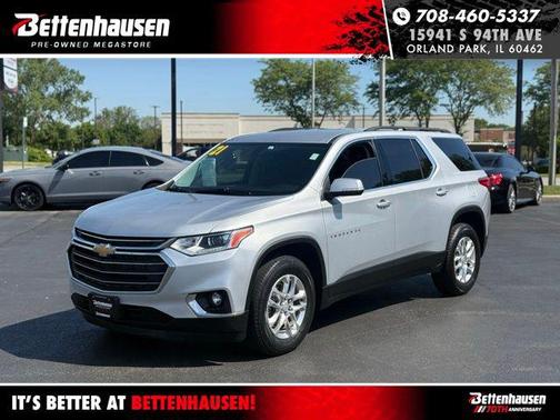 Silver Ice Metallic 2021 Chevrolet Traverse LT Cloth