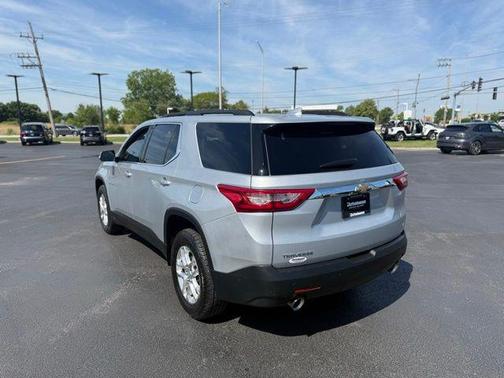 Silver Ice Metallic 2021 Chevrolet Traverse LT Cloth