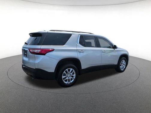 Silver Ice Metallic 2021 Chevrolet Traverse LT Cloth