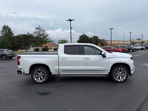 Iridescent Pearl Tricoat 2021 Chevrolet Silverado 1500 High Country