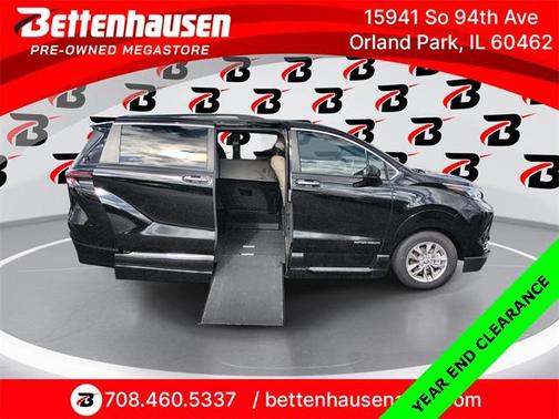 2024 Toyota Sienna XLE