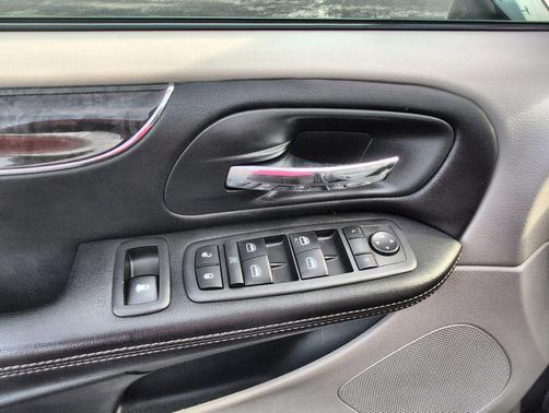 2012 Chrysler Town & Country Touring-L