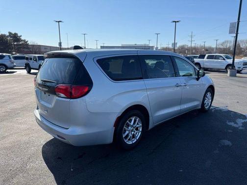 2024 Chrysler Voyager LX