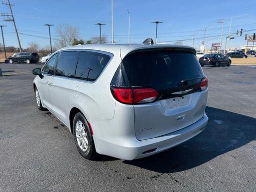 2024 Chrysler Voyager LX