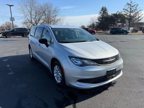 2024 Chrysler Voyager LX