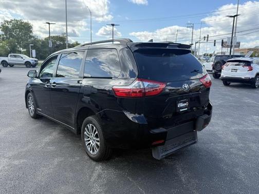 2020 Toyota Sienna XLE