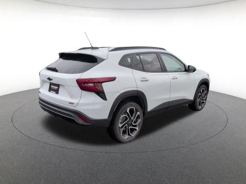Summit White 2025 Chevrolet Trax FWD 2RS