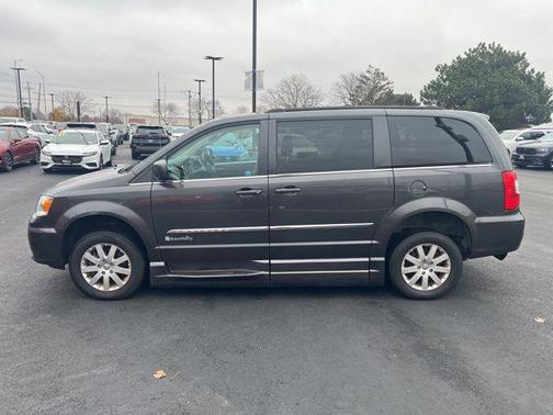 2016 Chrysler Town & Country Touring