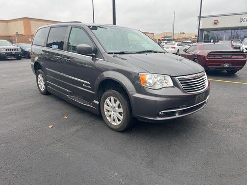 2016 Chrysler Town & Country Touring