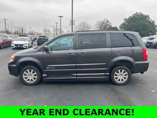 2016 Chrysler Town & Country Touring