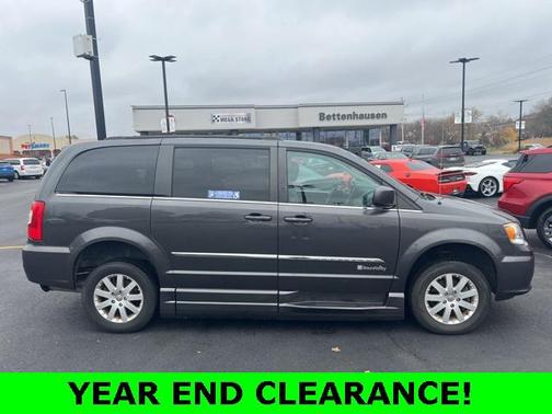 2016 Chrysler Town & Country Touring