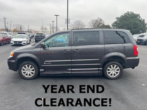 2016 Chrysler Town & Country Touring