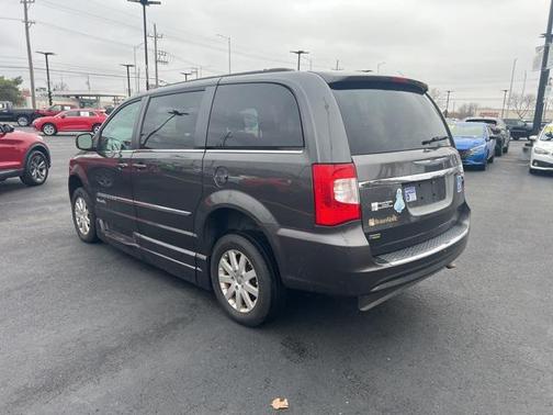 2016 Chrysler Town & Country Touring