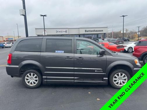 2016 Chrysler Town & Country Touring