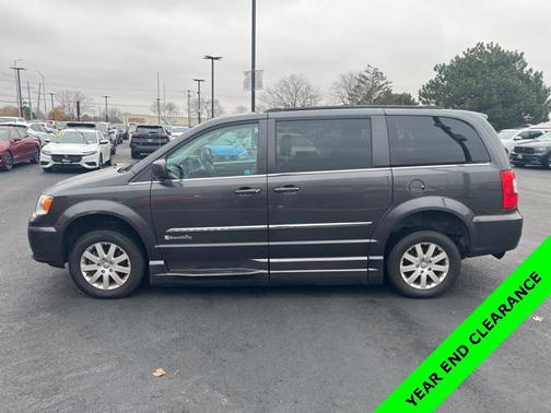 2016 Chrysler Town & Country Touring