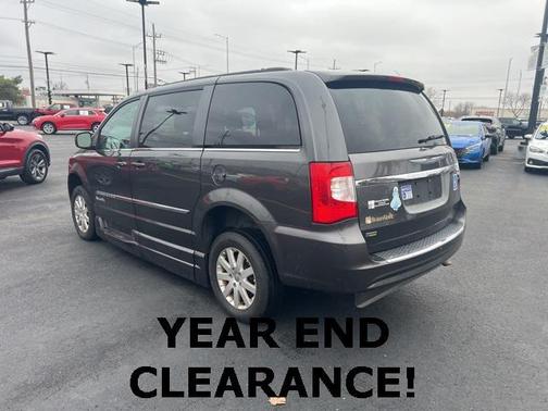 2016 Chrysler Town & Country Touring