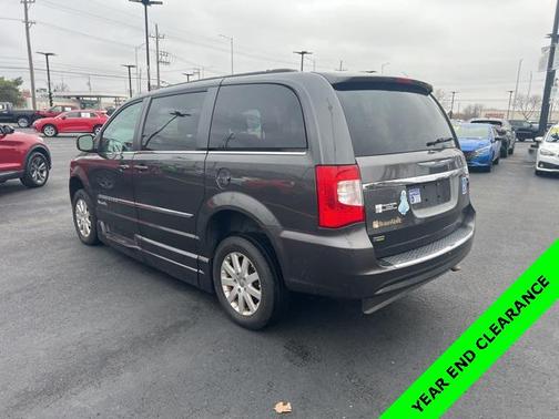 2016 Chrysler Town & Country Touring