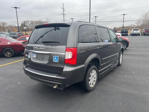 2016 Chrysler Town & Country Touring