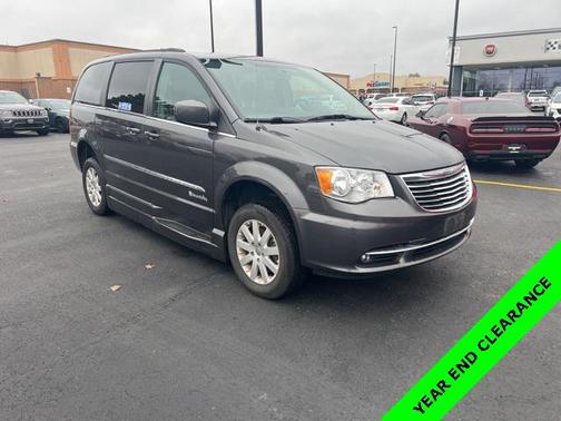 2016 Chrysler Town & Country Touring