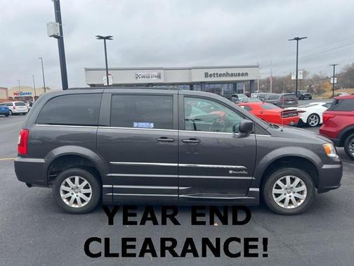 2016 Chrysler Town & Country Touring