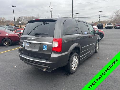 2016 Chrysler Town & Country Touring