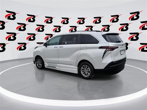 2024 Toyota Sienna XLE 7 Passenger