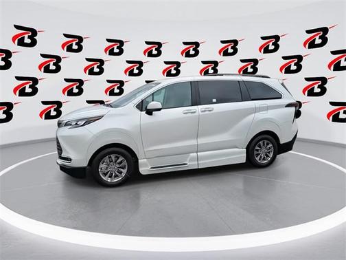 2024 Toyota Sienna XLE 7 Passenger