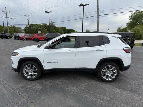 2022 Jeep Compass Latitude Lux