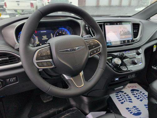 2025 Chrysler Pacifica L