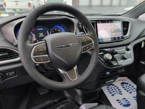 2025 Chrysler Pacifica L