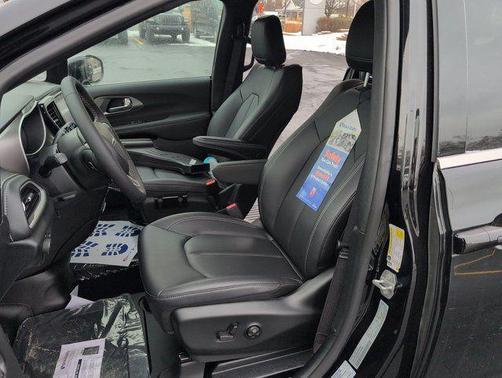 2025 Chrysler Pacifica L