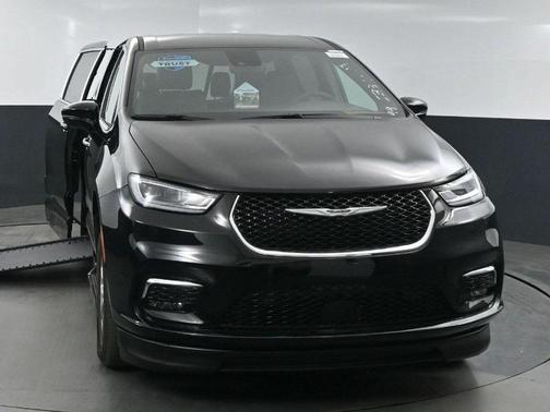 2025 Chrysler Pacifica L
