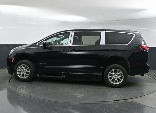 2025 Chrysler Pacifica L