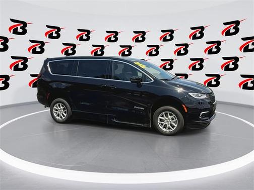 2025 Chrysler Pacifica L