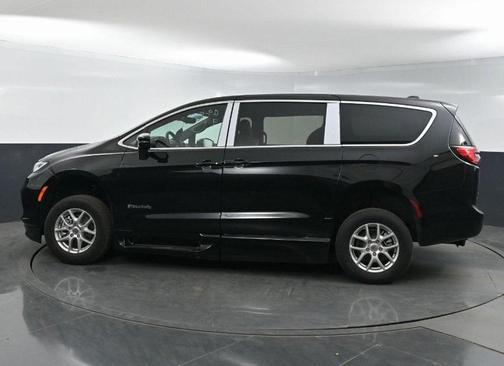 2025 Chrysler Pacifica L