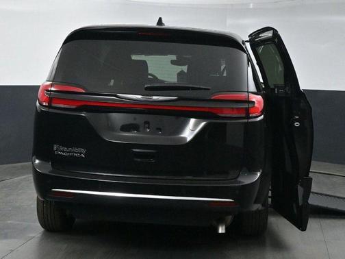 2025 Chrysler Pacifica L