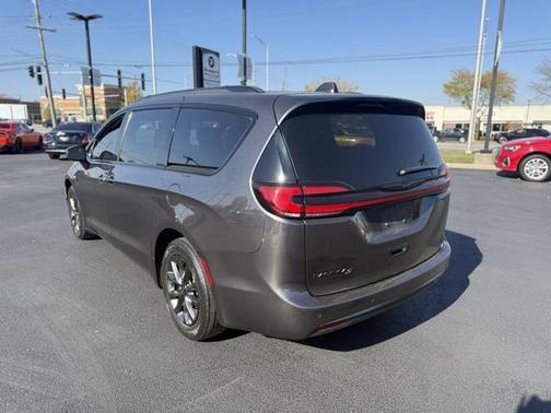 2021 Chrysler Pacifica Touring