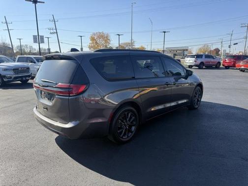 2021 Chrysler Pacifica Touring
