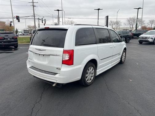 2015 Chrysler Town & Country Touring