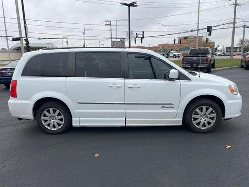 2015 Chrysler Town & Country Touring