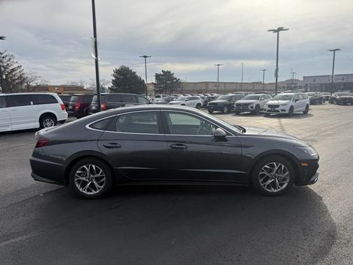 2022 Hyundai SONATA SEL