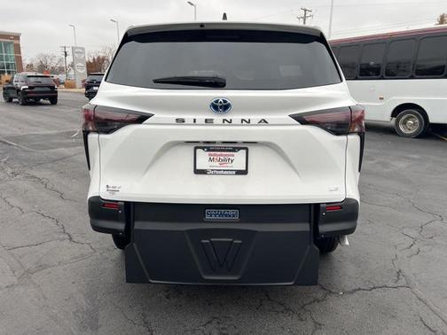 2025 Toyota Sienna LE