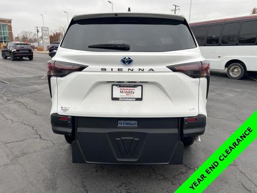 2025 Toyota Sienna LE