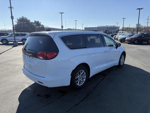 2024 Chrysler Voyager LX