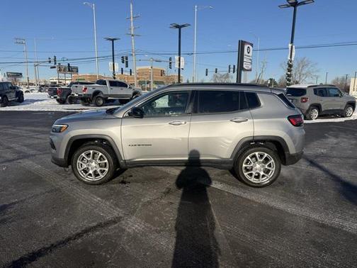2023 Jeep Compass Latitude Lux
