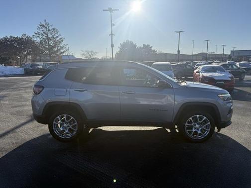 2023 Jeep Compass Latitude Lux